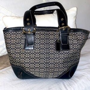 Classic Coach Signature  Handbag. Like new!.